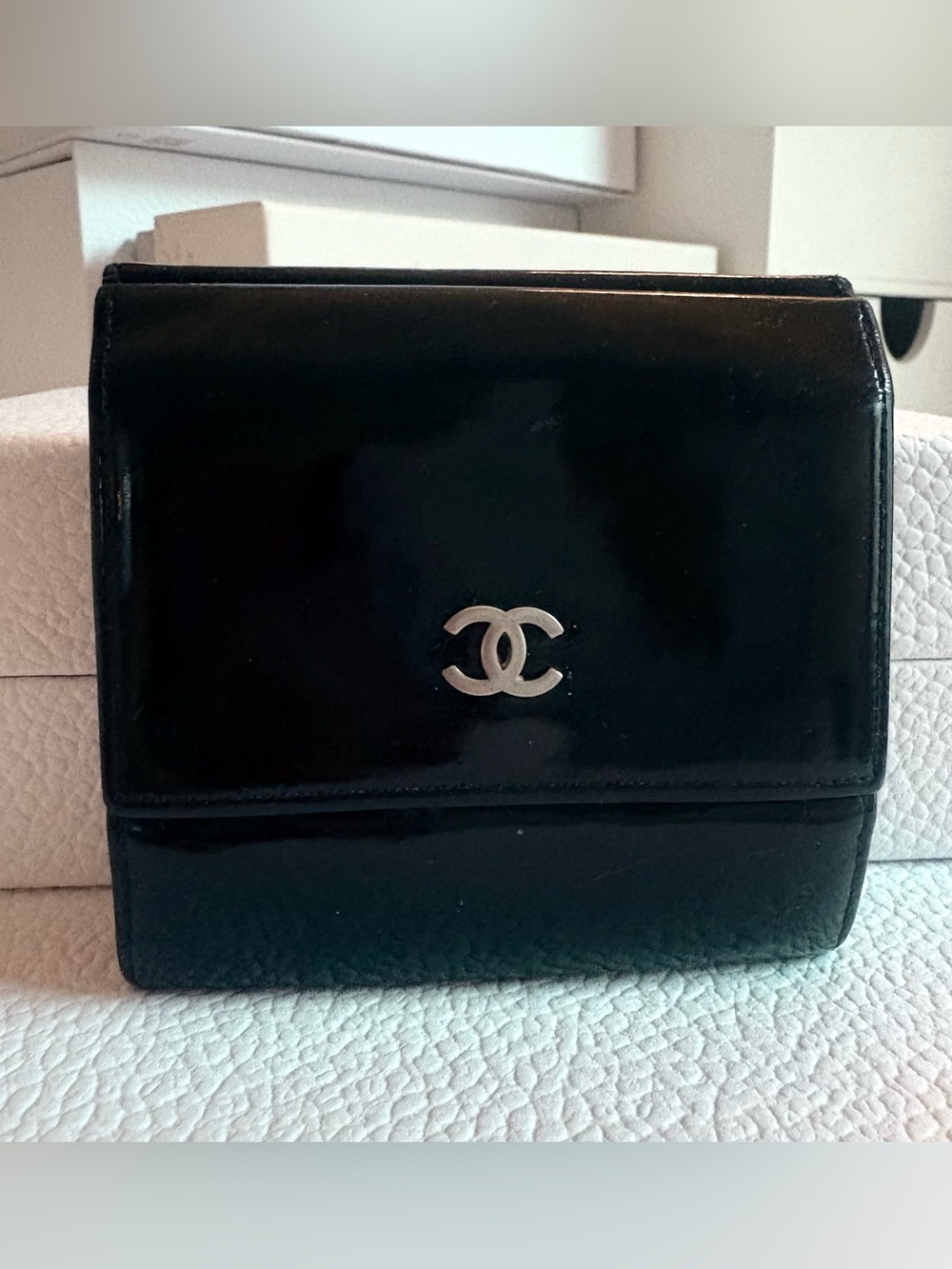 CHANEL Black Patent Leather Card Holder with Silver CC Emblem